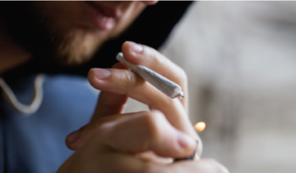 Homme qui fume