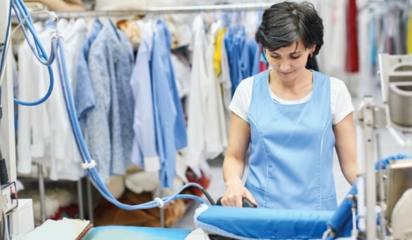 Employée de blanchisserie