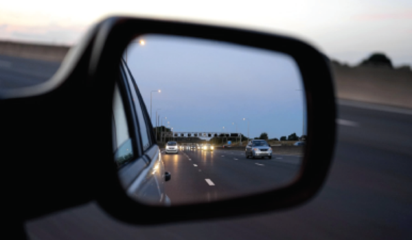 Le risque routier professionnel Miniature AISMT13 Autoroute dans un rétroviseur