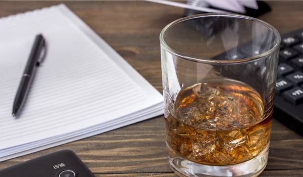 Webinaire addictions Miniature Verre d'alcool représentant les addictions