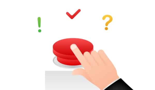 Doigt qui appui sur un buzzer pour illustrer un quiz sur le risque routier