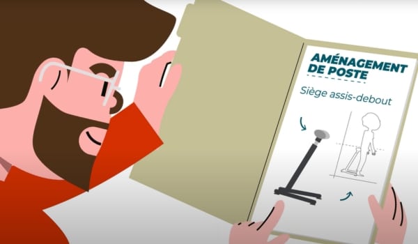 Homme qui lit un livret expliquant la reprise du travail